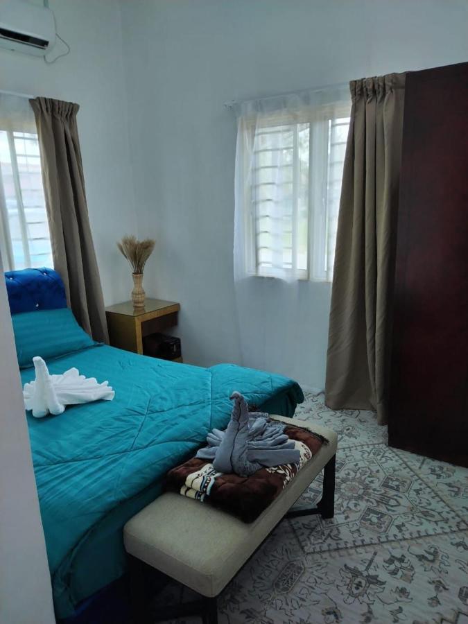 Homestay Embah Ros & Embah Lek Hutan Melintang Exterior foto