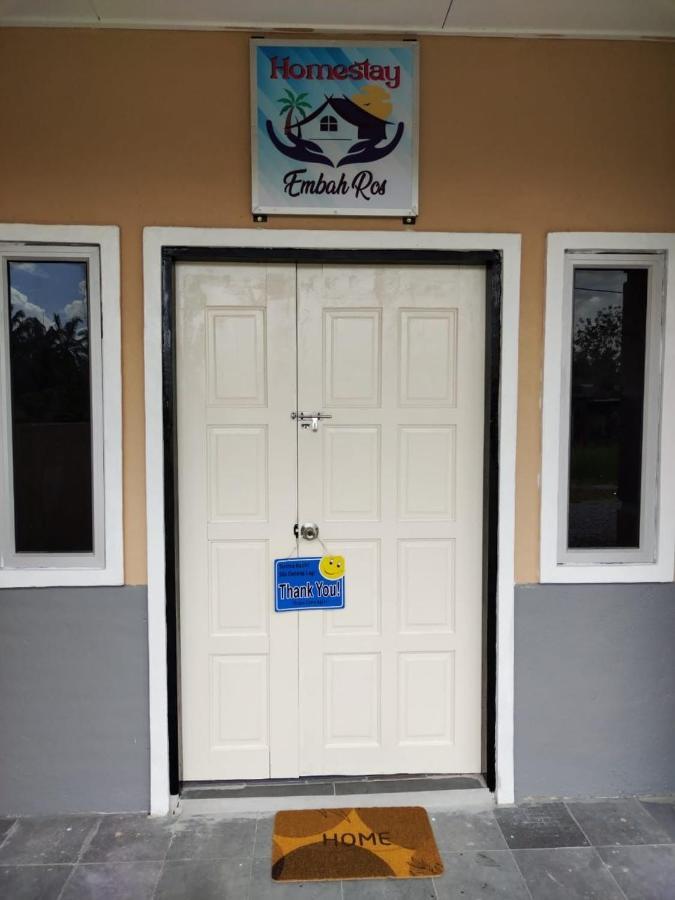 Homestay Embah Ros & Embah Lek Hutan Melintang Exterior foto