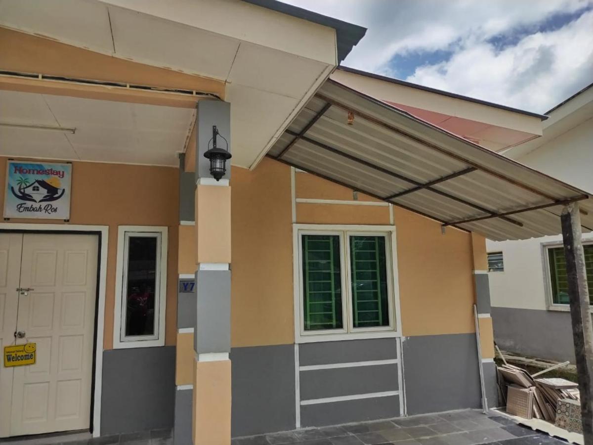 Homestay Embah Ros & Embah Lek Hutan Melintang Exterior foto