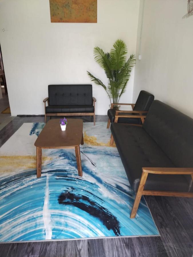 Homestay Embah Ros & Embah Lek Hutan Melintang Exterior foto